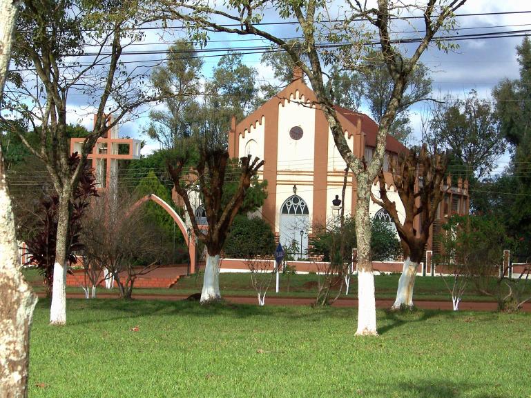 Vista de la plaza de Azara y de la iglesia San Antonio desde el sitio en que se encuentra el pozo de agua