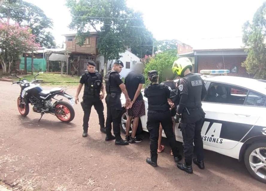 Operativo-cerrojo-en-Eldorado-detuvieron-a-una-pareja-y-recuperaron-una-moto-robada