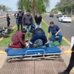 Choque entre auto y moto dejó dos lesionados en la Costanera de Posadas